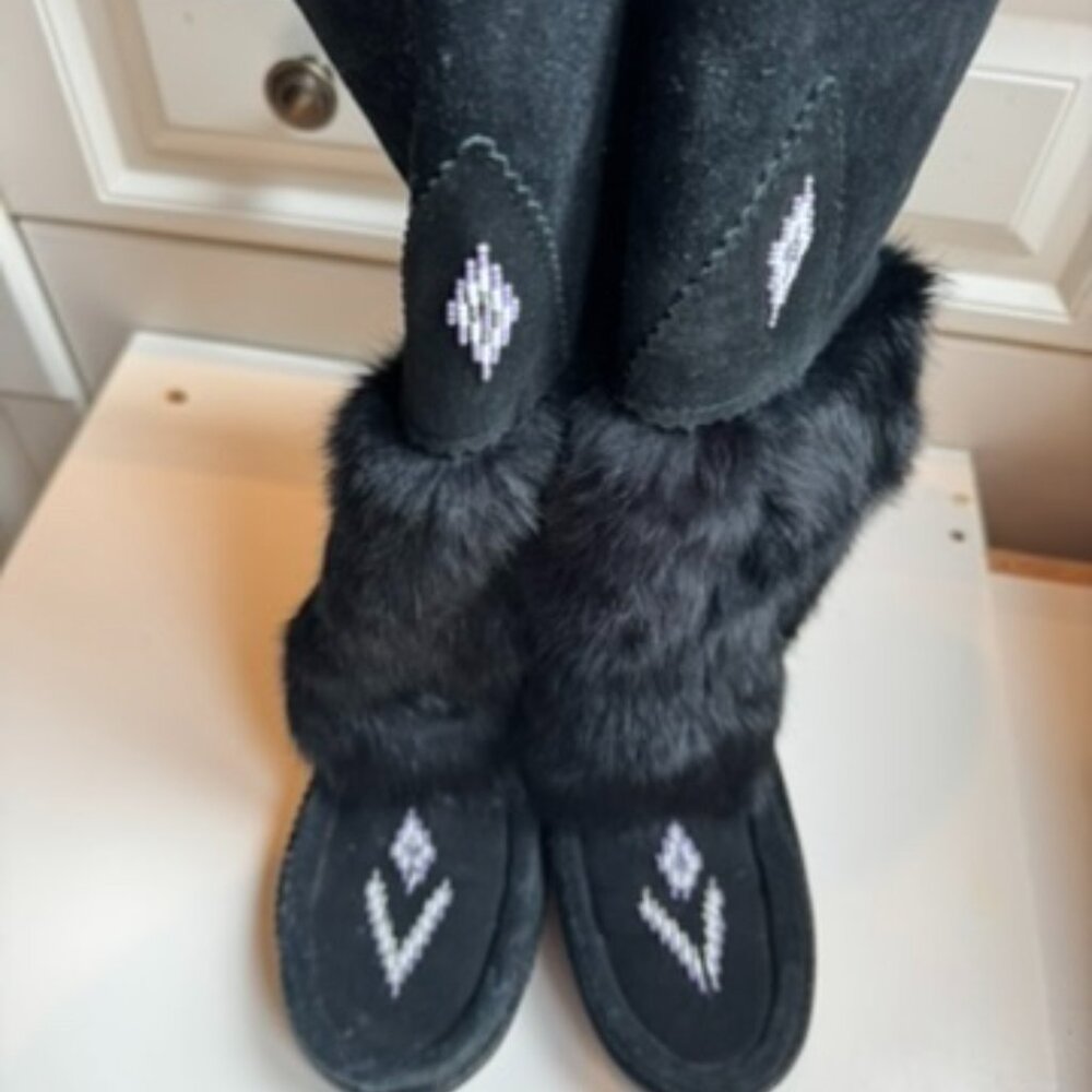 Manitobah Mukluks size 8